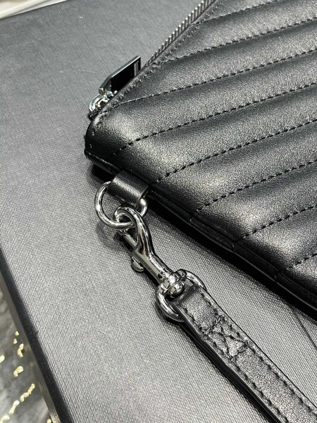 Handbags SAINT LAURENT 440222 size 36x24.5x2.5 cm