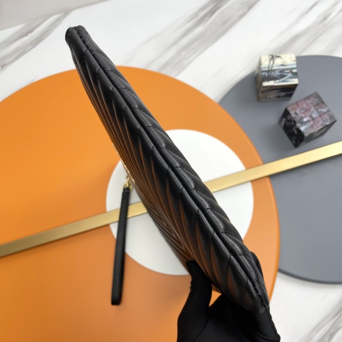 Handbags SAINT LAURENT 440222 size 36x24.5x2.5 cm