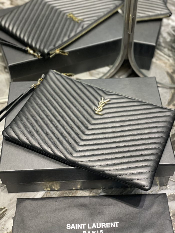 Handbags SAINT LAURENT 440222 size 36x24.5x2.5 cm