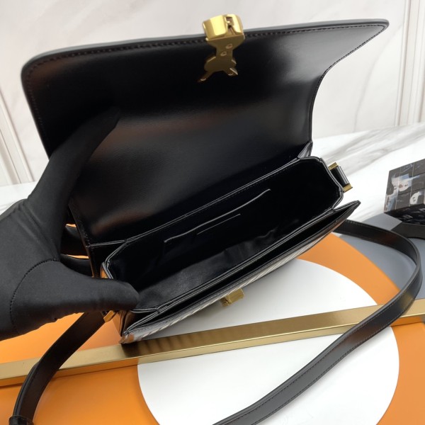 Handbags SAINT LAURENT 634305 size 23*16*6 cm