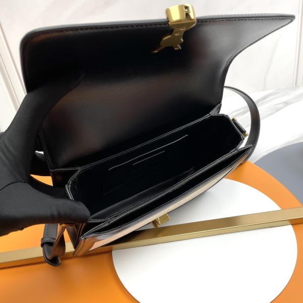 Handbags SAINT LAURENT 634305 size 23*16*6 cm