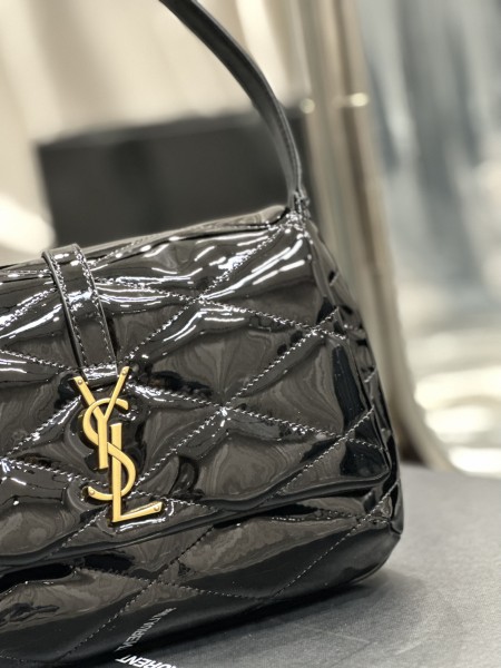 Handbags SAINT LAURENT 698567 size 24×18×5.5 cm