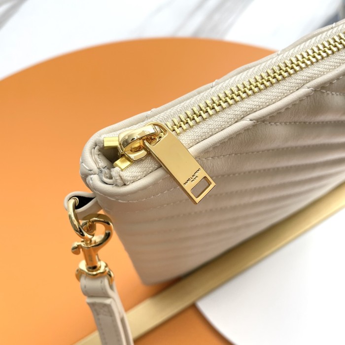 Handbags SAINT LAURENT 413444 size 30×21.5×2 cm