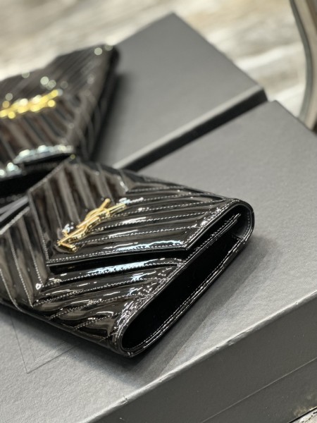 Handbags SAINT LAURENT 617662 size 21×6×3 cm