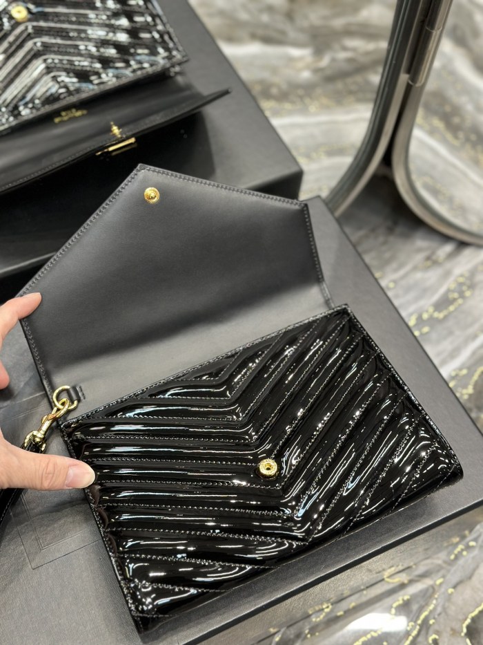 Handbags SAINT LAURENT 617662 size 21×6×3 cm