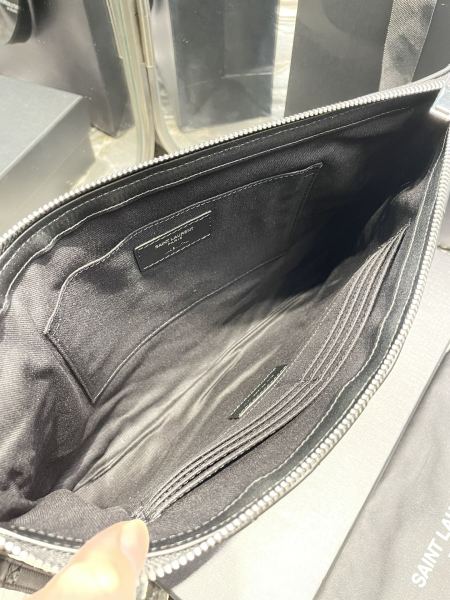 Handbags SAINT LAURENT 440222 size 36x24.5x2.5 cm