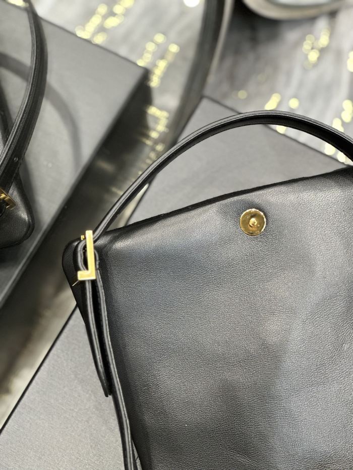 Handbags SAINT LAURENT 698567 size 24×18×5.5 cm