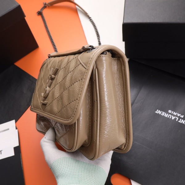 Handbags SAINT LAURENT 533037 size  22x16.5x12 cm