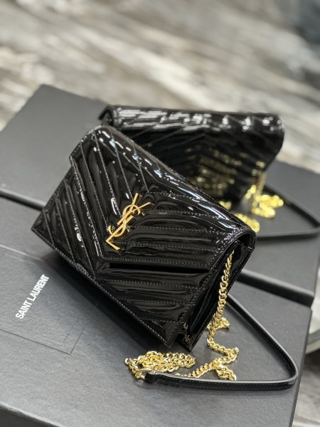 Handbags SAINT LAURENT 393953 size 19x11.5x4 cm