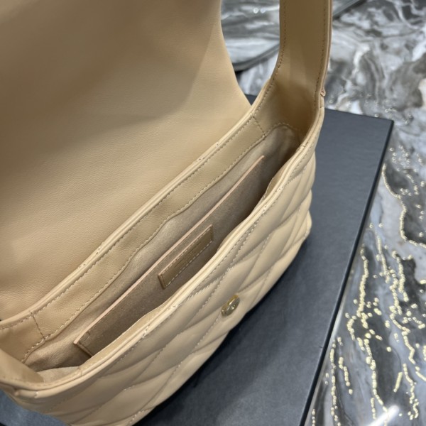 Handbags SAINT LAURENT 698567 size 24×18×5.5 cm