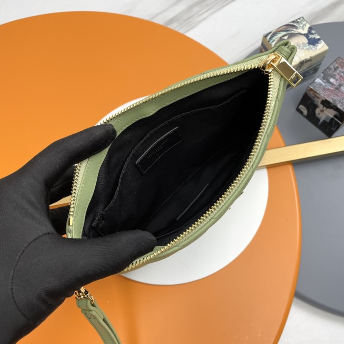 Handbags SAINT LAURENT 379039 size 24×17.5×1.5 cm