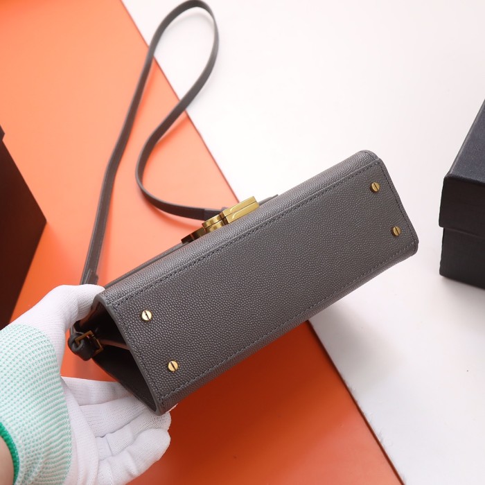 Handbags SAINT LAURENT 602716 size 20×16×7.5 cm