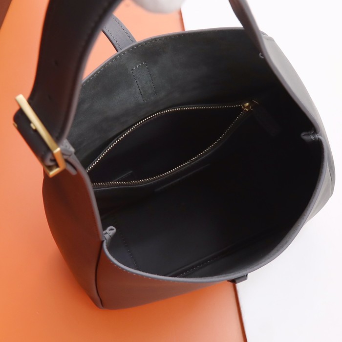 Handbags SAINT LAURENT 657230 size  24×24×10 cm