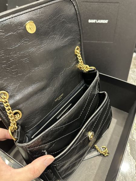 Handbags SAINT LAURENT 633151 size 22×16.5×12 cm