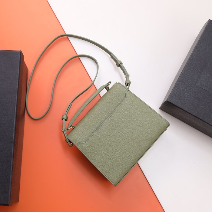 Handbags SAINT LAURENT 602716 size 20×16×7.5 cm