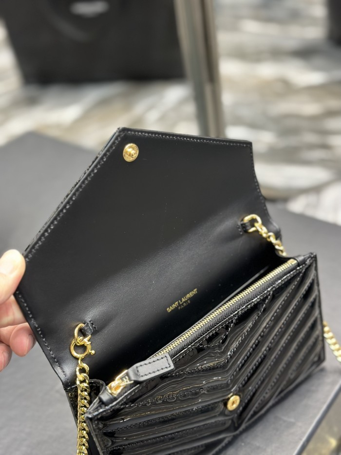 Handbags SAINT LAURENT 393953 size 19x11.5x4 cm