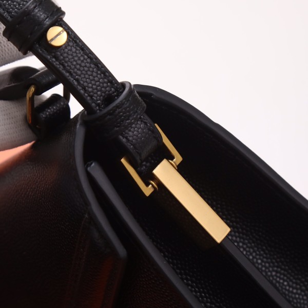 Handbags SAINT LAURENT 602716 size 20×16×7.5 cm