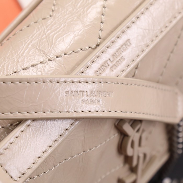 Handbags SAINT LAURENT 533037 size  22x16.5x12 cm