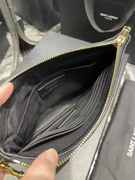 Handbags SAINT LAURENT 379039 size 24×17.5×1.5 cm