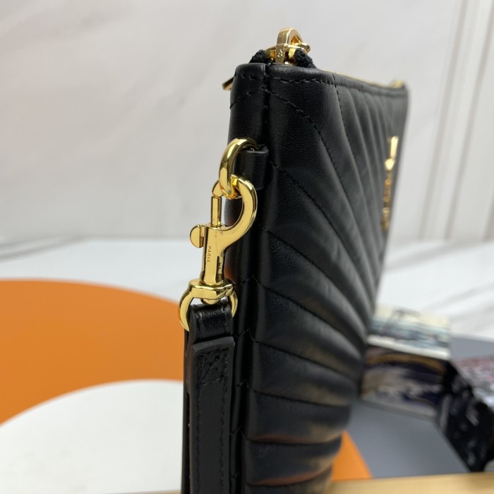 Handbags SAINT LAURENT 440222 size 36x24.5x2.5 cm