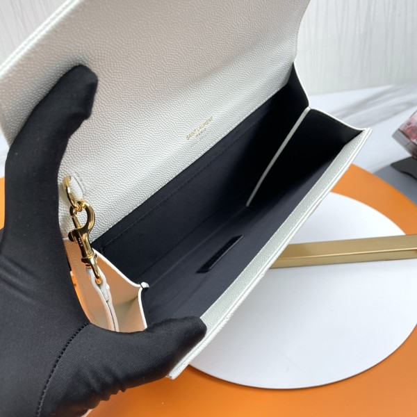 SAINT LAURENT Monogram Leather Clutch Regular Women's Vintage White 617662-BOW01-9207 size 21*3*16 cm