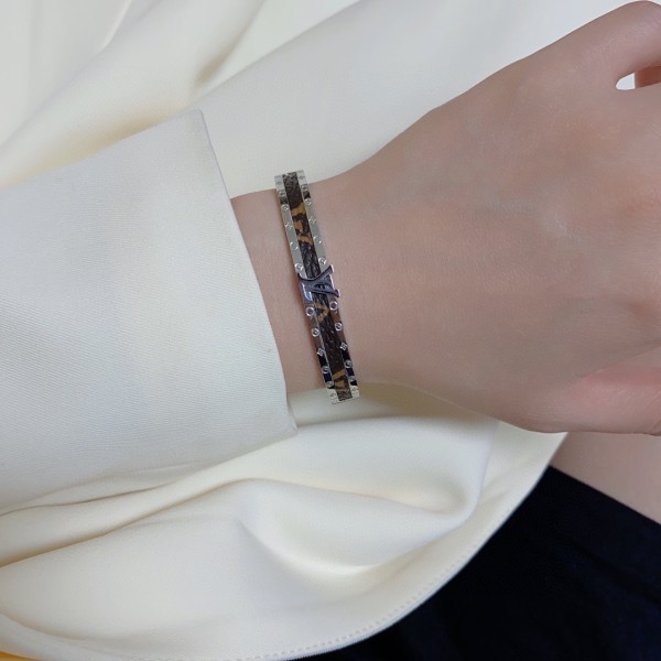 Jewelry Louis Vuitton 143