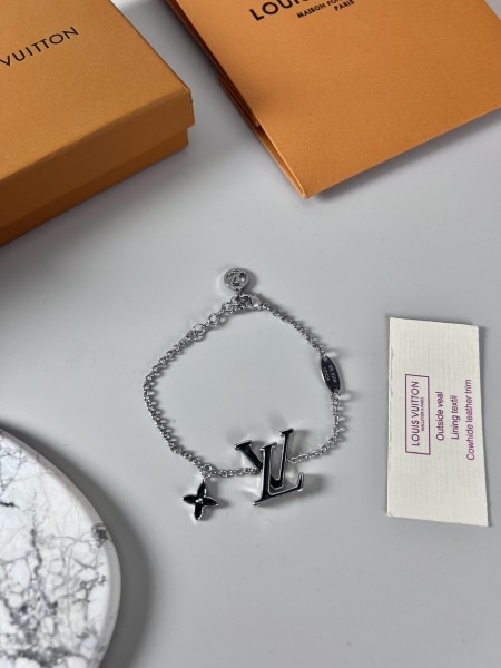 Jewelry Louis Vuitton 152