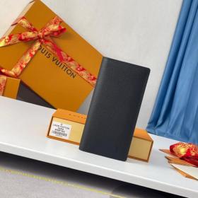 Handbag Louis Vuitton M58192 size 19*10*2 cm