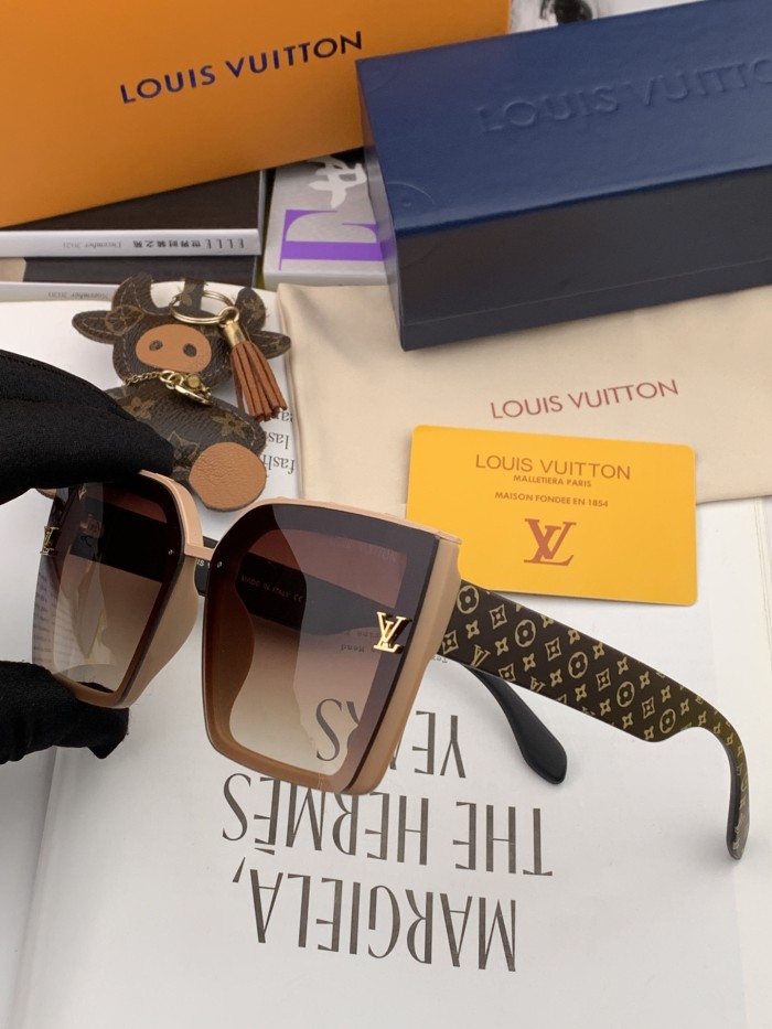 Sunglasses LOUIS VUITTON L2899