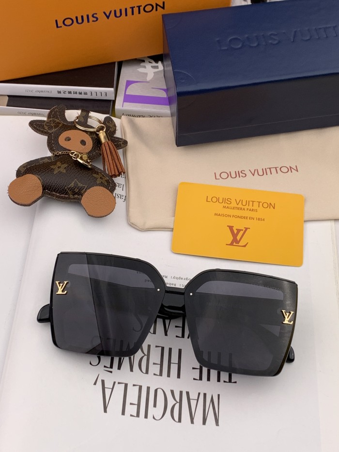 Sunglasses LOUIS VUITTON L2899