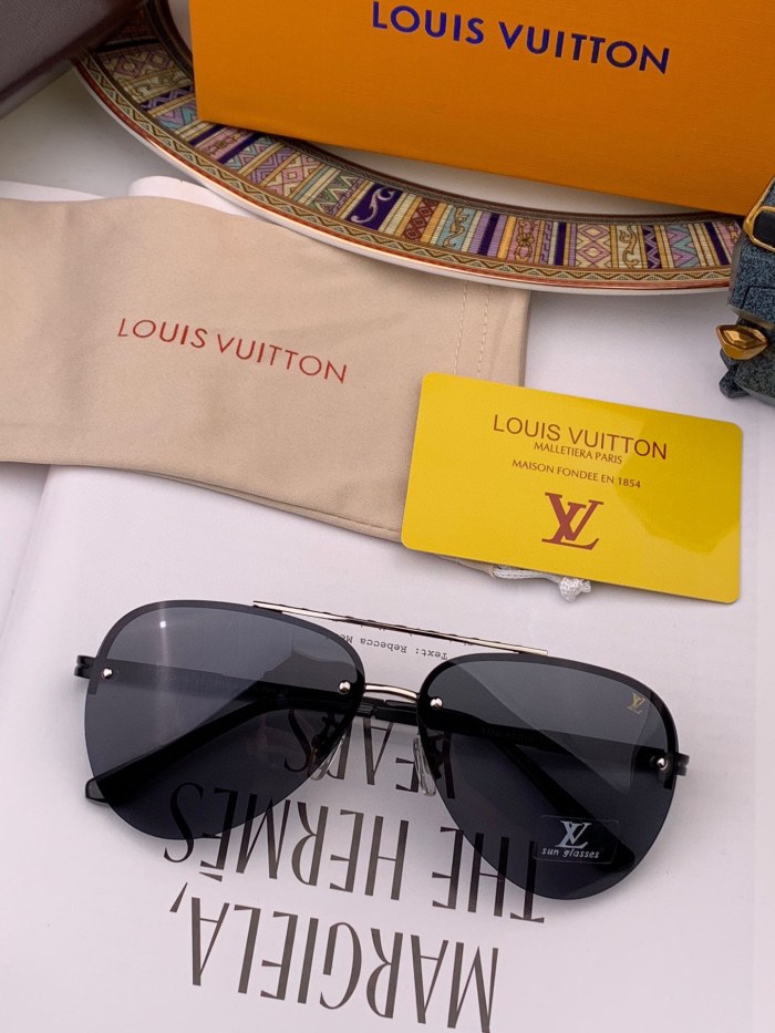 Sunglasses LOUIS VUITTON L09