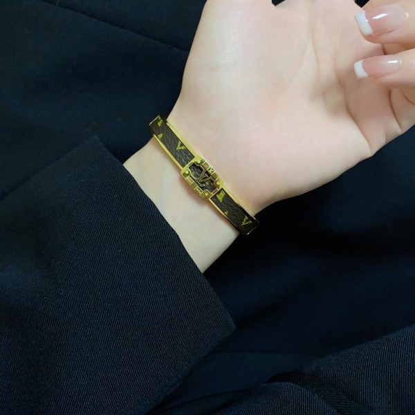 Jewelry Louis Vuitton 209