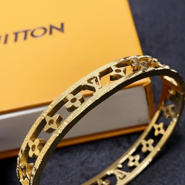Jewelry Louis Vuitton 303