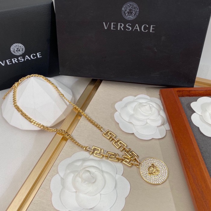 Jewelry Versace 40