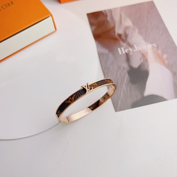 Jewelry Louis Vuitton 339