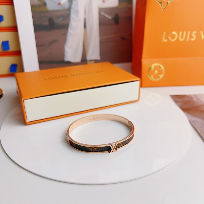 Jewelry Louis Vuitton 339