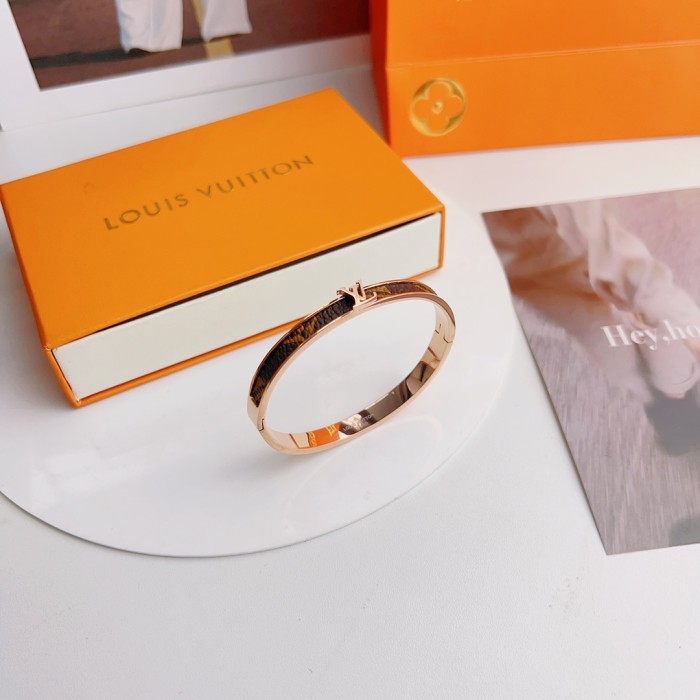 Jewelry Louis Vuitton 339