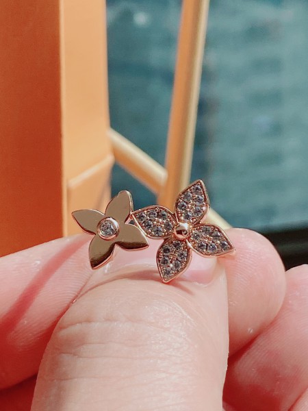 Jewelry Louis Vuitton 368