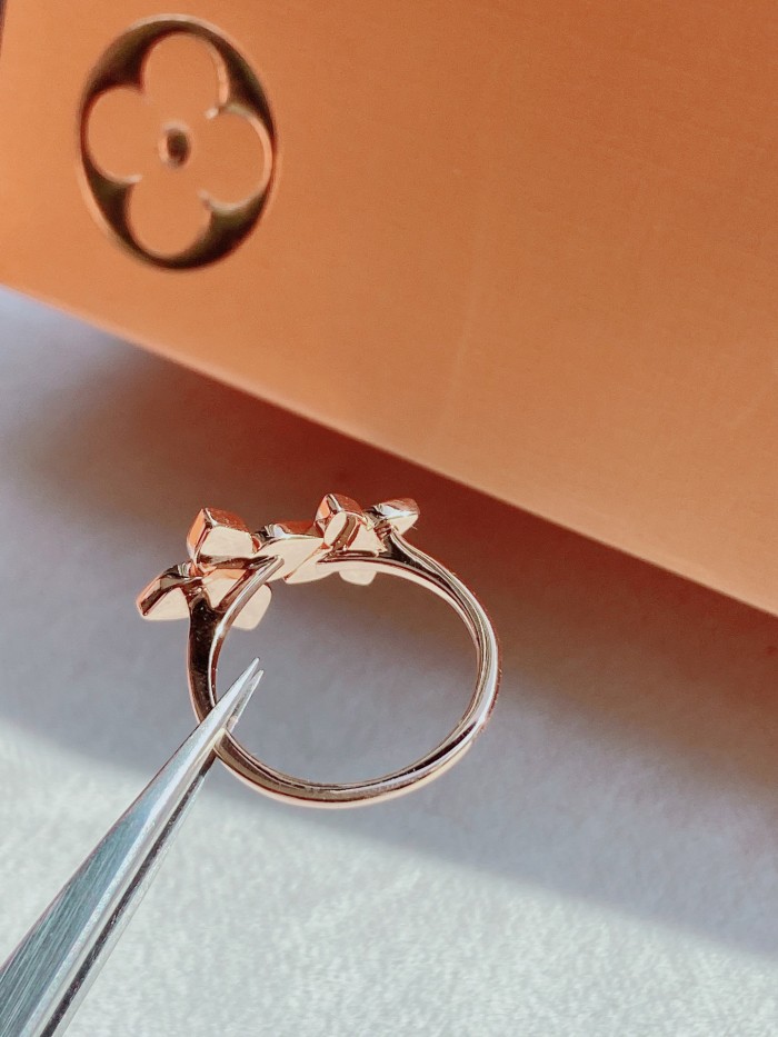 Jewelry Louis Vuitton 368