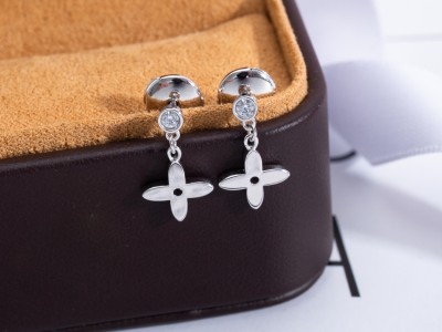 Jewelry Louis Vuitton 369