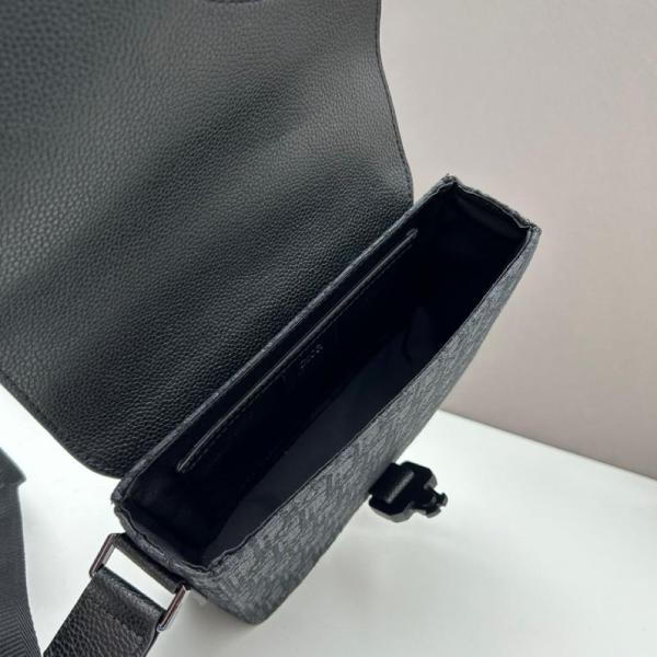 DIOR Grained Calfskin Saddle Bag, Messenger Bag, Crossbody Bag, Shoulder Bag Men's Black 1ADPO049YKS-H00N size 23*6*17.5 cm
