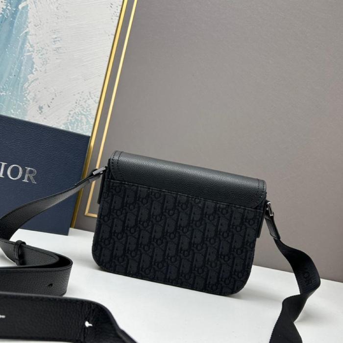 DIOR Grained Calfskin Saddle Bag, Messenger Bag, Crossbody Bag, Shoulder Bag Men's Black 1ADPO049YKS-H00N size 23*6*17.5 cm
