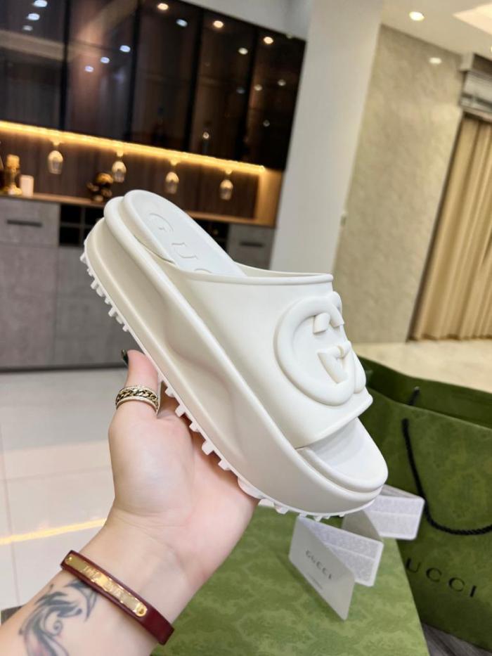 GUCCI Slide Sandals Off White