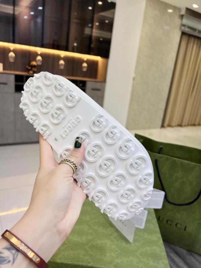 GUCCI Slide Sandals Off White