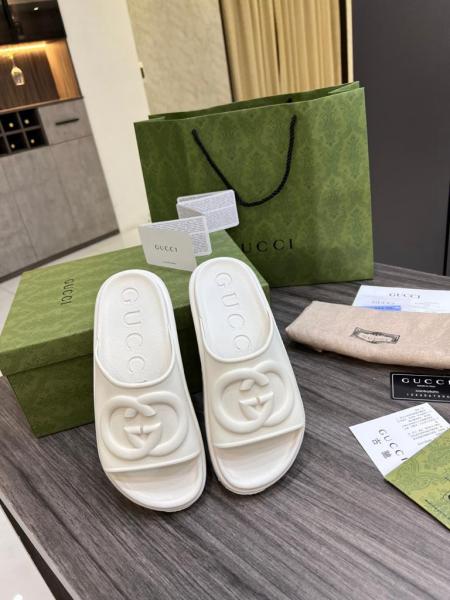 GUCCI Slide Sandals Off White
