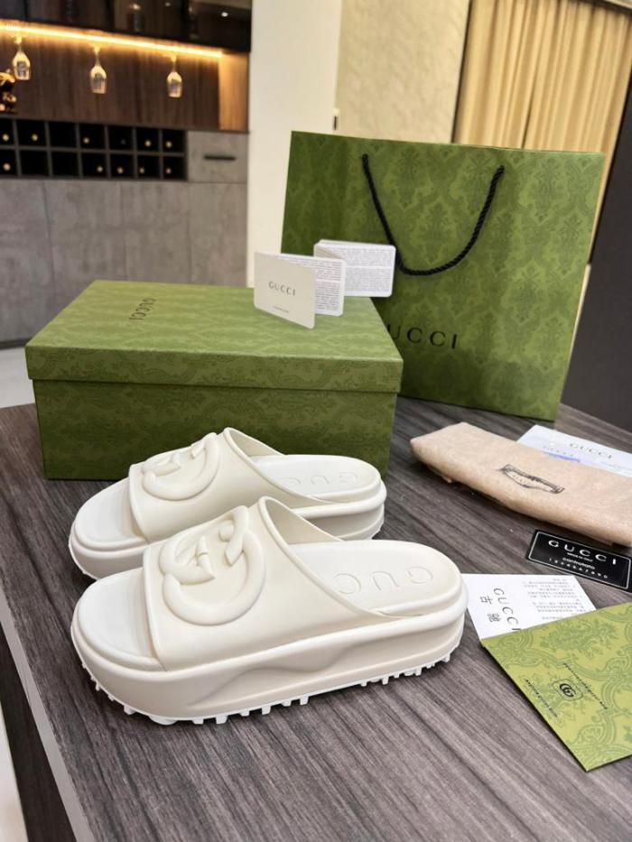 GUCCI Slide Sandals Off White