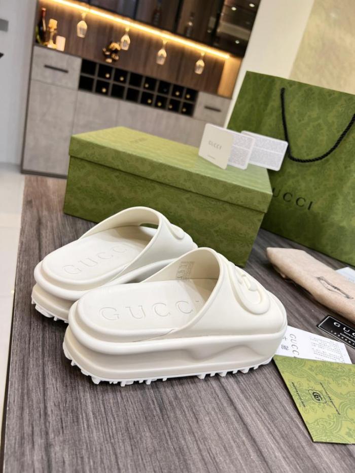 GUCCI Slide Sandals Off White