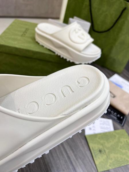 GUCCI Slide Sandals Off White