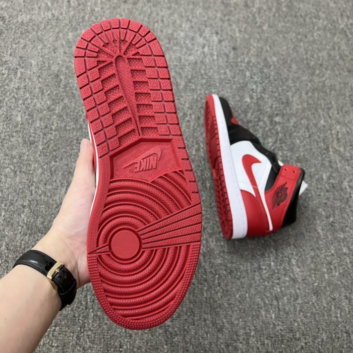 Jordan 1 Mid Alternate Bred Toe (W)