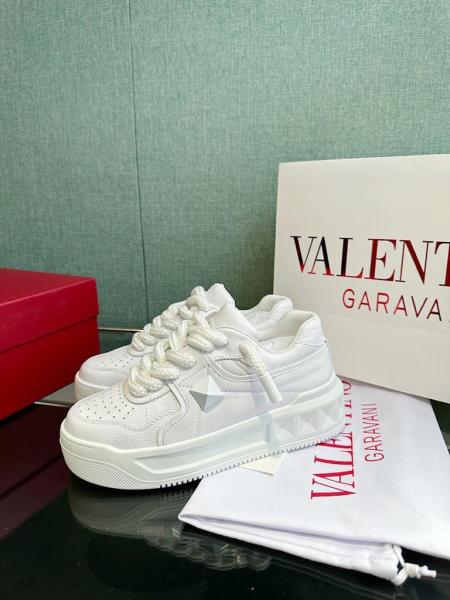 Valentino Garavani ONE STUD XL Low-Top Sneaker White